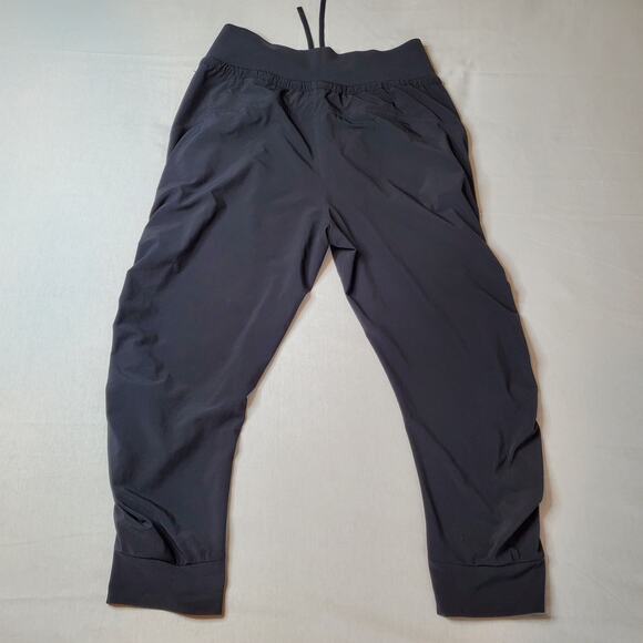 Athleta Women's Size 6 Attitude Pant Ruched Leg Crop Joggers Black 417013 - Picture 5 of 9